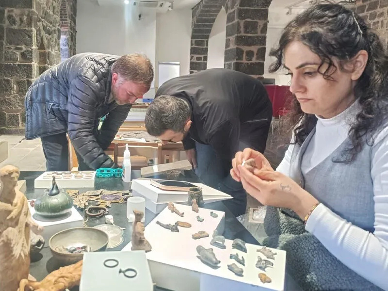 Sahte Eser Dolandırıcılığına Dikkat Çekilecek13