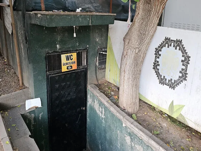 Su Kesintisi Kadın Ve Erkekleri Aynı Tuvaleti Kulanıyor2