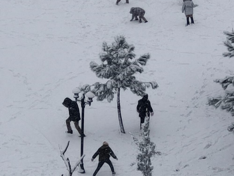 Mahalle Aralarında Kartopu Şenliği 1
