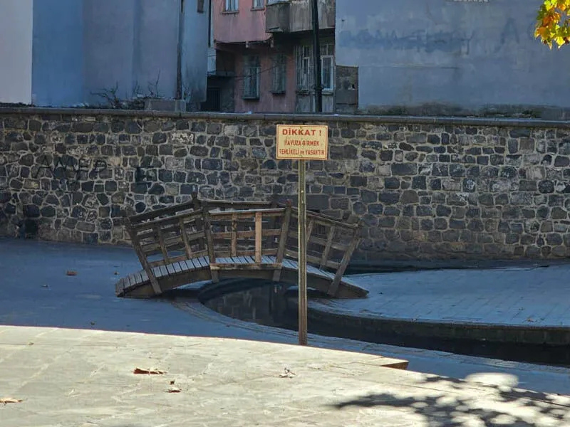 Anzele’nin “Eşsiz Suyu” Çocukları Bırakmıyor