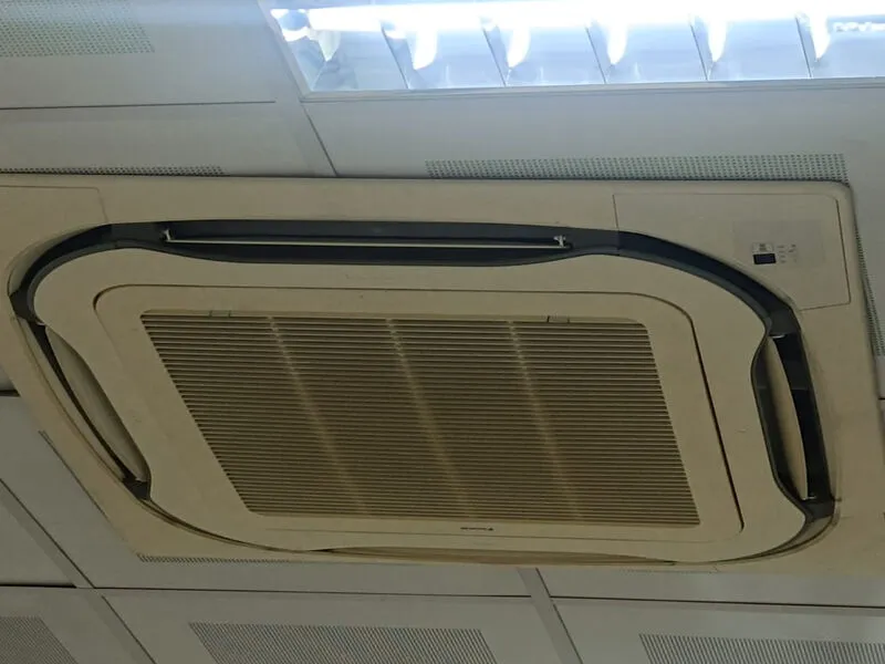 Dicle Üniversitesi’nde Şoke Eden Durum Öğrenciler Soğukta Ders Görüyor3