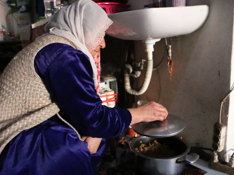 Diyarbakır’da Küçük Ev, Büyük Sorun 9 Kişilik Aile Sadece 8 Metrekarede2