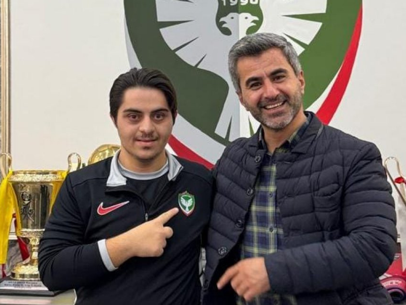 Diyarbakır’ın Ve Bölgenin Ilk Down Sendromlu Besyo Öğrencisi Olan Zinar Altıntaş