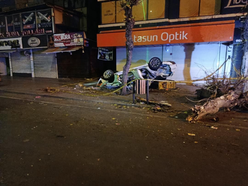 Kaldırıma Savrulan Araç Can Aldı