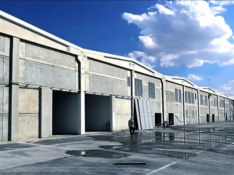 Umutla Başladi, Kri̇zle Yikildi