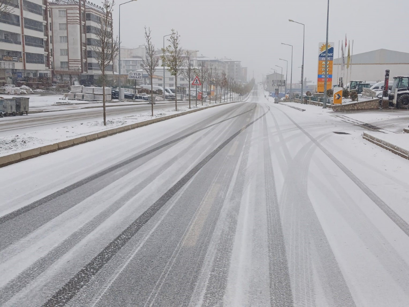 Vatandaşlar Yolda Kalan Araçlara Yardım Etti11