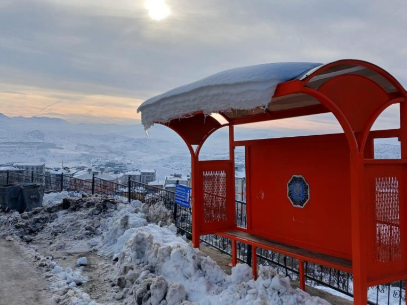 Cadde Ve Sokaklar Buzla Kaplandı