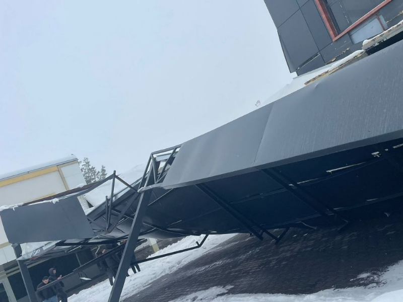 Karın Ağırlığı Sundurmaları Çökertti