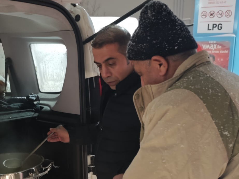 Yolda Kalan Vatandaşlara Moral Oldu